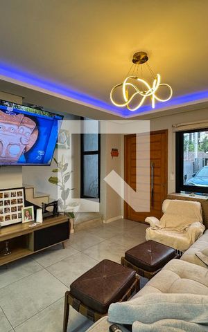 Casa à venda com 110m², 3 quartos e 3 vagas Casa à venda com 110m², 3 quartos e 3 vagasSala
