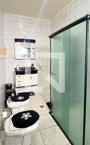 Casa à venda com 466m², 5 quartos e 8 vagas Casa à venda com 466m², 5 quartos e 8 vagasBanheiro da Suíte 2