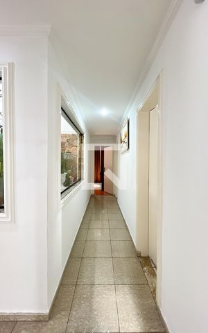 Casa à venda com 466m², 5 quartos e 8 vagas Casa à venda com 466m², 5 quartos e 8 vagasCorredor