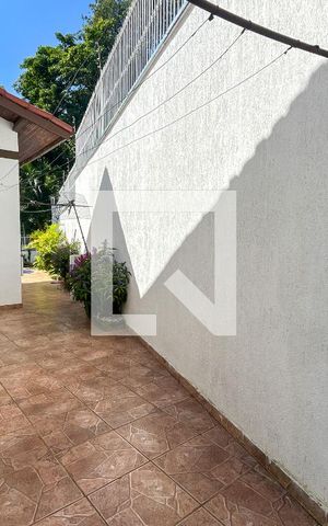 Casa à venda com 466m², 5 quartos e 8 vagas Casa à venda com 466m², 5 quartos e 8 vagasQuintal