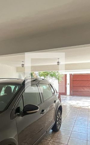 Casa à venda com 466m², 5 quartos e 8 vagas Casa à venda com 466m², 5 quartos e 8 vagasGaragem