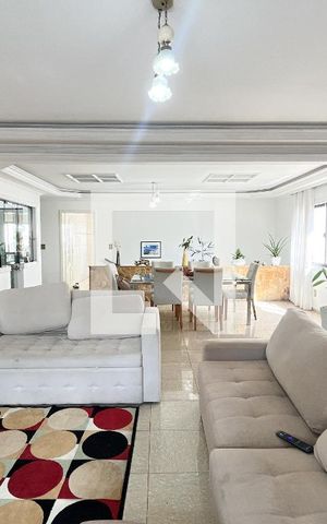 Casa à venda com 466m², 5 quartos e 8 vagas Casa à venda com 466m², 5 quartos e 8 vagasSala
