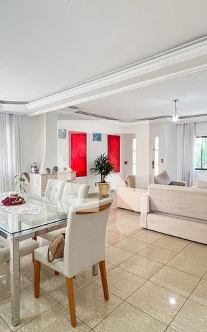 Casa à venda com 466m², 5 quartos e 8 vagas Casa à venda com 466m², 5 quartos e 8 vagasSala