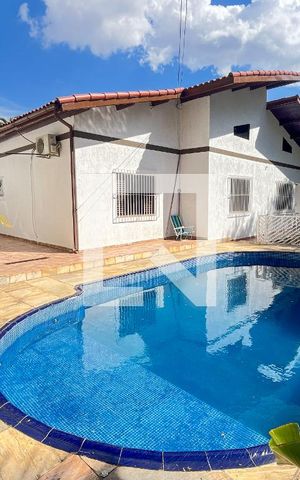 Casa à venda com 466m², 5 quartos e 8 vagas Casa à venda com 466m², 5 quartos e 8 vagasPiscina