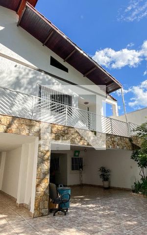 Casa à venda com 466m², 5 quartos e 8 vagas Casa à venda com 466m², 5 quartos e 8 vagasGaragem