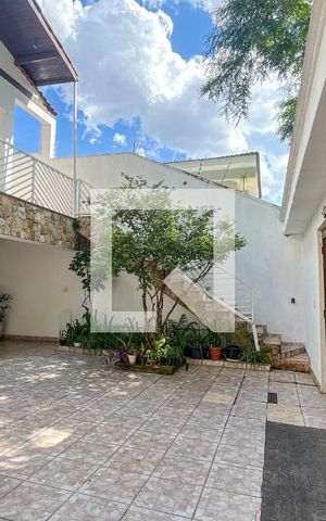 Casa à venda com 466m², 5 quartos e 8 vagas Casa à venda com 466m², 5 quartos e 8 vagasGaragem