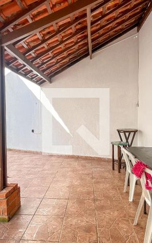 Casa à venda com 466m², 5 quartos e 8 vagas Casa à venda com 466m², 5 quartos e 8 vagasQuintal