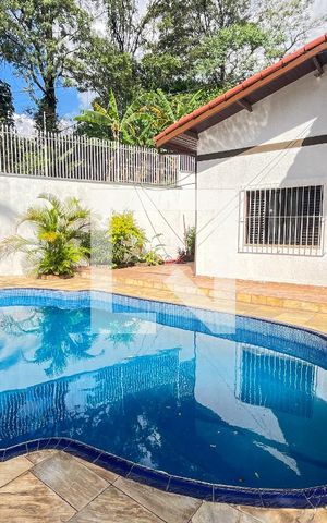Casa à venda com 466m², 5 quartos e 8 vagas Casa à venda com 466m², 5 quartos e 8 vagasPiscina