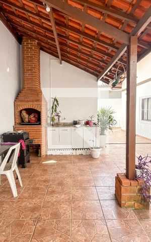Casa à venda com 466m², 5 quartos e 8 vagas Casa à venda com 466m², 5 quartos e 8 vagasQuintal