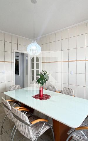 Casa à venda com 466m², 5 quartos e 8 vagas Casa à venda com 466m², 5 quartos e 8 vagasSala de Jantar