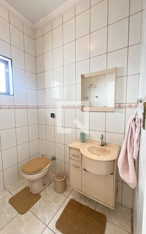 Casa à venda com 466m², 5 quartos e 8 vagas Casa à venda com 466m², 5 quartos e 8 vagasBanheiro Corredor