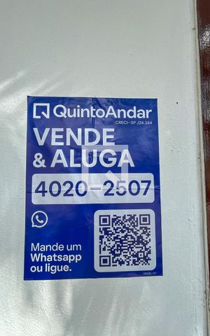 Casa à venda com 466m², 5 quartos e 8 vagas Casa à venda com 466m², 5 quartos e 8 vagasAdesivo