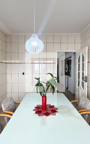 Casa à venda com 466m², 5 quartos e 8 vagas Casa à venda com 466m², 5 quartos e 8 vagasSala de Jantar