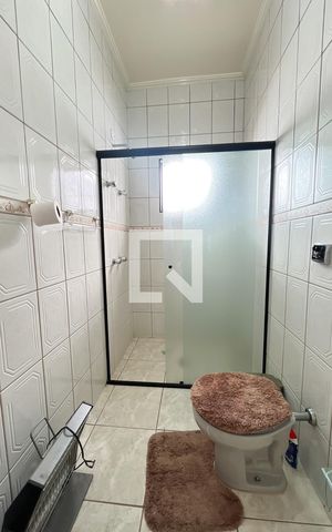 Casa à venda com 466m², 5 quartos e 8 vagas Casa à venda com 466m², 5 quartos e 8 vagasBanheiro da Suíte 1