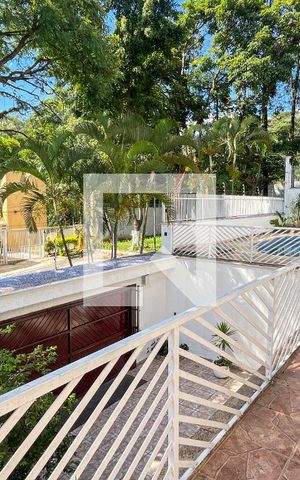 Casa à venda com 466m², 5 quartos e 8 vagas Casa à venda com 466m², 5 quartos e 8 vagasQuintal