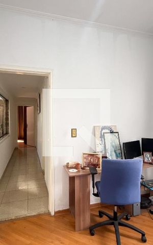 Casa à venda com 466m², 5 quartos e 8 vagas Casa à venda com 466m², 5 quartos e 8 vagasQuarto
