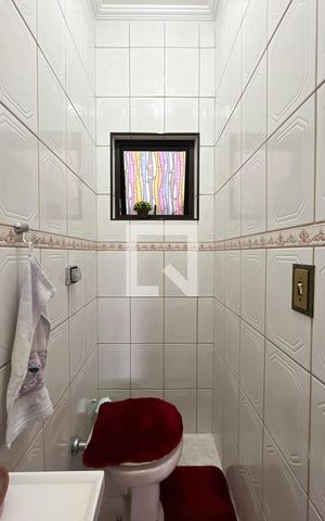 Casa à venda com 466m², 5 quartos e 8 vagas Casa à venda com 466m², 5 quartos e 8 vagasLavabo