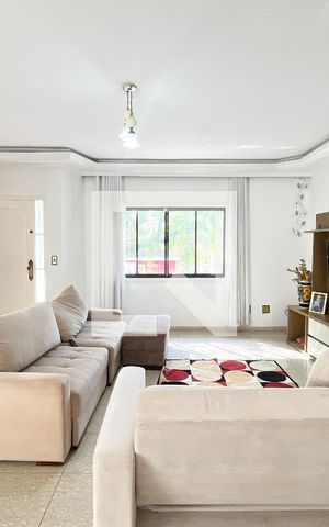 Casa à venda com 466m², 5 quartos e 8 vagas Casa à venda com 466m², 5 quartos e 8 vagasSala