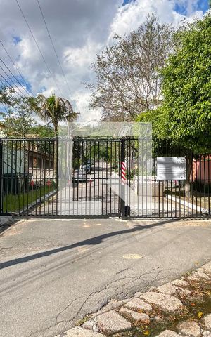 Casa à venda com 466m², 5 quartos e 8 vagas Casa à venda com 466m², 5 quartos e 8 vagasEntrada da rua