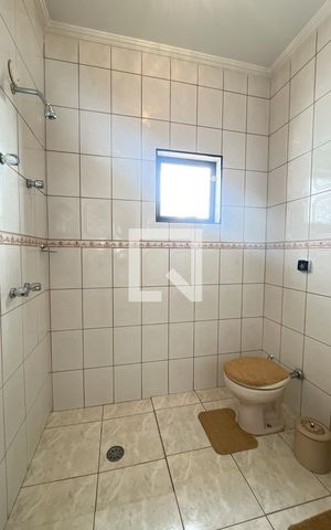 Casa à venda com 466m², 5 quartos e 8 vagas Casa à venda com 466m², 5 quartos e 8 vagasBanheiro Corredor