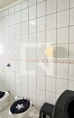 Casa à venda com 466m², 5 quartos e 8 vagas Casa à venda com 466m², 5 quartos e 8 vagasBanheiro da Suíte 2