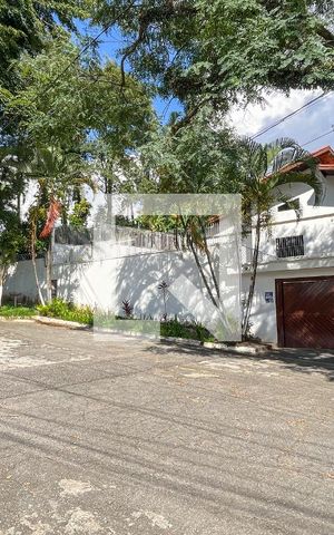 Casa à venda com 466m², 5 quartos e 8 vagas Casa à venda com 466m², 5 quartos e 8 vagasFachada