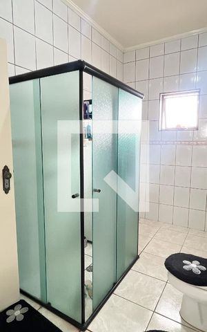 Casa à venda com 466m², 5 quartos e 8 vagas Casa à venda com 466m², 5 quartos e 8 vagasBanheiro da Suíte 2