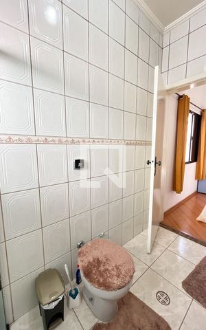 Casa à venda com 466m², 5 quartos e 8 vagas Casa à venda com 466m², 5 quartos e 8 vagasBanheiro da Suíte 1