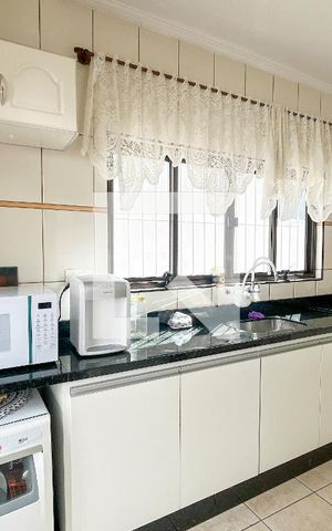 Casa à venda com 466m², 5 quartos e 8 vagas Casa à venda com 466m², 5 quartos e 8 vagasCozinha