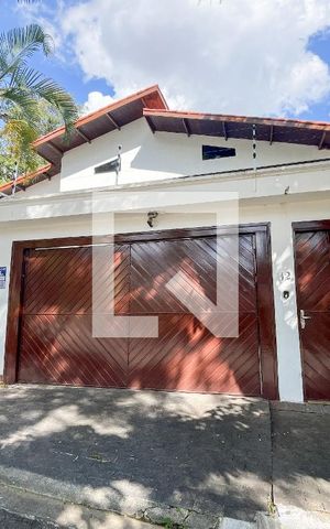 Casa à venda com 466m², 5 quartos e 8 vagas Casa à venda com 466m², 5 quartos e 8 vagasFachada