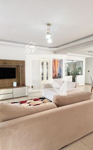 Casa à venda com 466m², 5 quartos e 8 vagas Casa à venda com 466m², 5 quartos e 8 vagasSala