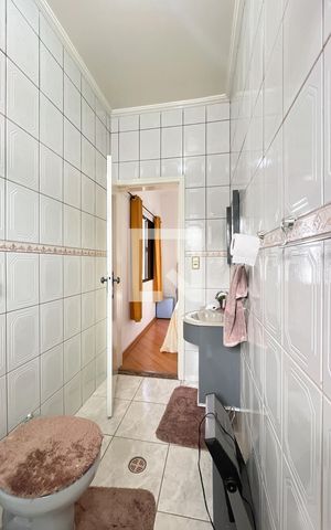 Casa à venda com 466m², 5 quartos e 8 vagas Casa à venda com 466m², 5 quartos e 8 vagasBanheiro da Suíte 1