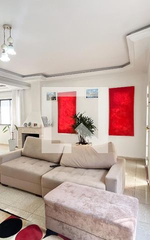 Casa à venda com 466m², 5 quartos e 8 vagas Casa à venda com 466m², 5 quartos e 8 vagasSala