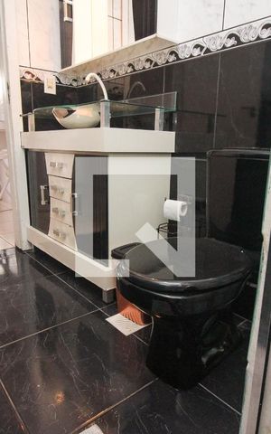 Casa à venda com 150m², 4 quartos e 2 vagas Casa à venda com 150m², 4 quartos e 2 vagasBanheiro Social