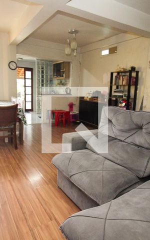 Casa à venda com 150m², 4 quartos e 2 vagas Casa à venda com 150m², 4 quartos e 2 vagasSala