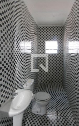 Casa para alugar com 32m², 1 quarto e sem vaga Casa para alugar com 32m², 1 quarto e sem vagaBanheiro
