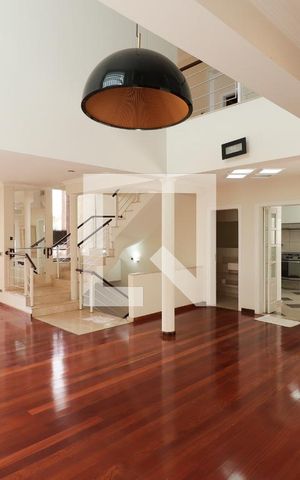 Casa de condomínio à venda com 378m², 3 quartos e 6 vagas Casa de condomínio à venda com 378m², 3 quartos e 6 vagasSala
