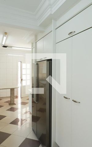 Casa de condomínio à venda com 378m², 3 quartos e 6 vagas Casa de condomínio à venda com 378m², 3 quartos e 6 vagasCozinha