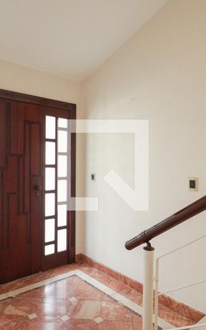 Casa de condomínio à venda com 378m², 3 quartos e 6 vagas Casa de condomínio à venda com 378m², 3 quartos e 6 vagasEntrada
