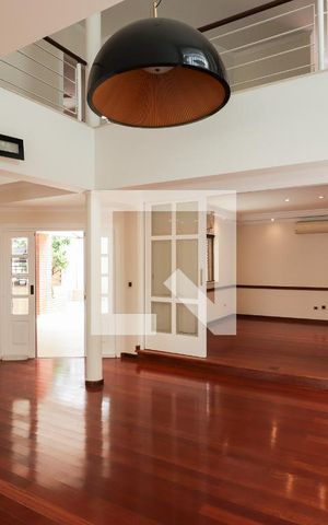 Casa de condomínio à venda com 378m², 3 quartos e 6 vagas Casa de condomínio à venda com 378m², 3 quartos e 6 vagasSala