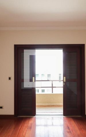 Casa de condomínio à venda com 378m², 3 quartos e 6 vagas Casa de condomínio à venda com 378m², 3 quartos e 6 vagasSuíte 2