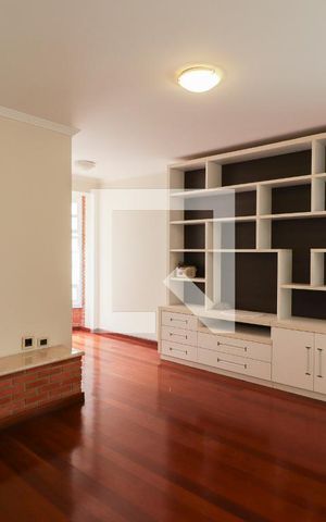 Casa de condomínio à venda com 378m², 3 quartos e 6 vagas Casa de condomínio à venda com 378m², 3 quartos e 6 vagasLareira