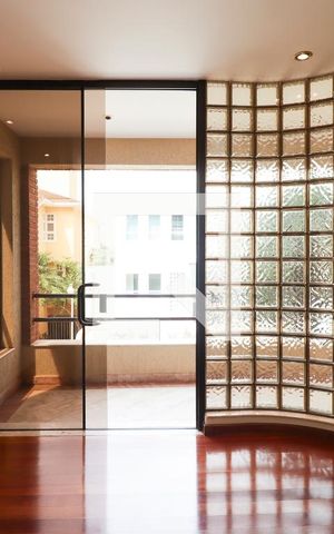 Casa de condomínio à venda com 378m², 3 quartos e 6 vagas Casa de condomínio à venda com 378m², 3 quartos e 6 vagasSala