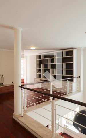 Casa de condomínio à venda com 378m², 3 quartos e 6 vagas Casa de condomínio à venda com 378m², 3 quartos e 6 vagasLareira