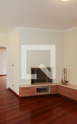 Casa de condomínio à venda com 378m², 3 quartos e 6 vagas Casa de condomínio à venda com 378m², 3 quartos e 6 vagasLareira