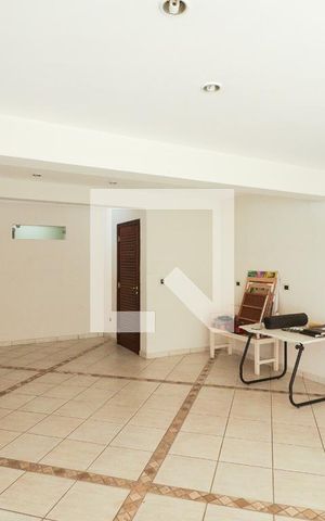 Casa de condomínio à venda com 378m², 3 quartos e 6 vagas Casa de condomínio à venda com 378m², 3 quartos e 6 vagasGaragem e Banheiro da Garagem