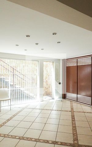 Casa de condomínio à venda com 378m², 3 quartos e 6 vagas Casa de condomínio à venda com 378m², 3 quartos e 6 vagasGaragem e Banheiro da Garagem