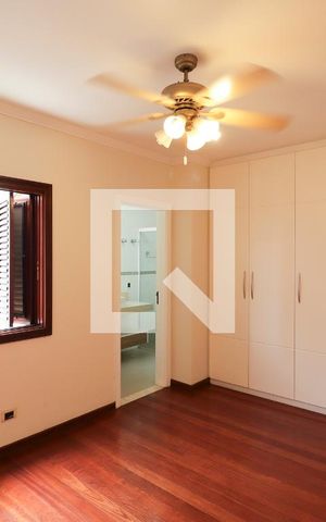Casa de condomínio à venda com 378m², 3 quartos e 6 vagas Casa de condomínio à venda com 378m², 3 quartos e 6 vagasSuíte 3