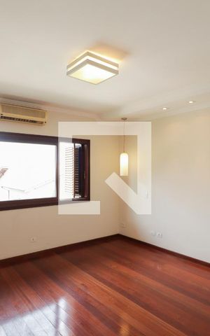 Casa de condomínio à venda com 378m², 3 quartos e 6 vagas Casa de condomínio à venda com 378m², 3 quartos e 6 vagasSuíte 1