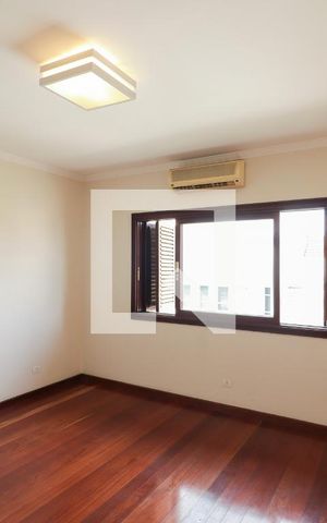 Casa de condomínio à venda com 378m², 3 quartos e 6 vagas Casa de condomínio à venda com 378m², 3 quartos e 6 vagasSuíte 1